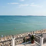 Vip Club Dolphin Coast Lägenhetshotell Slăntjev Brjag
